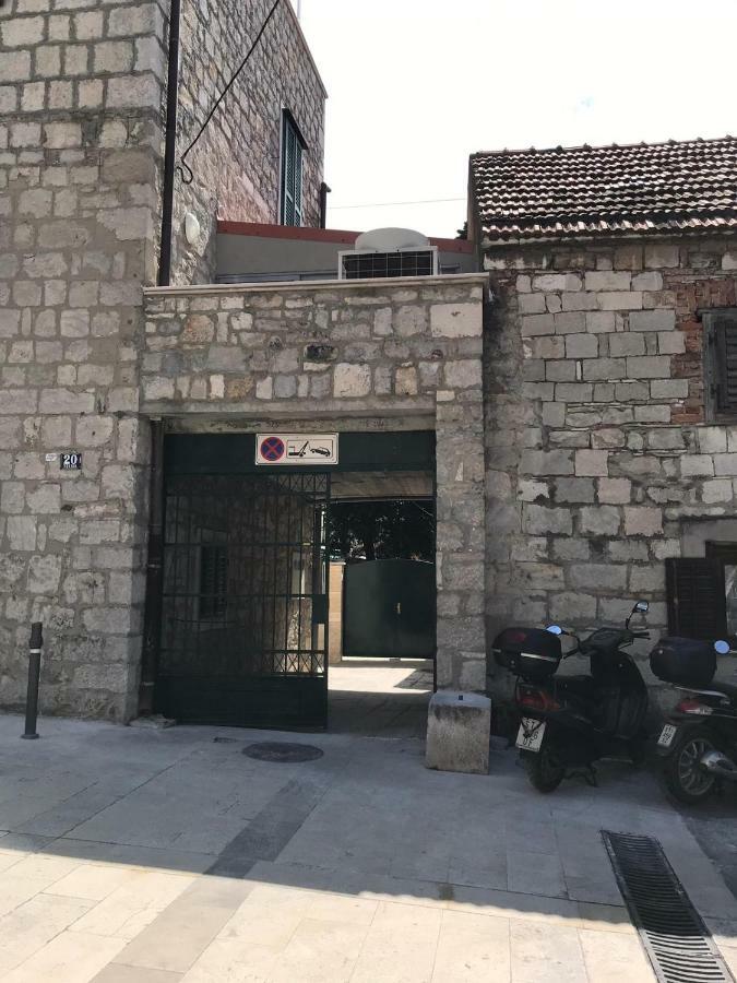 Apartment Center Roko Split Bagian luar foto